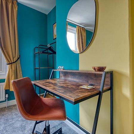 2 Bedrooms Modern, Stunning & Stylish Contractor House, Prime Portsmouth Location With Free Parking Permit, Summer Special Offer!! - By Blue Puffin Stays Екстериор снимка