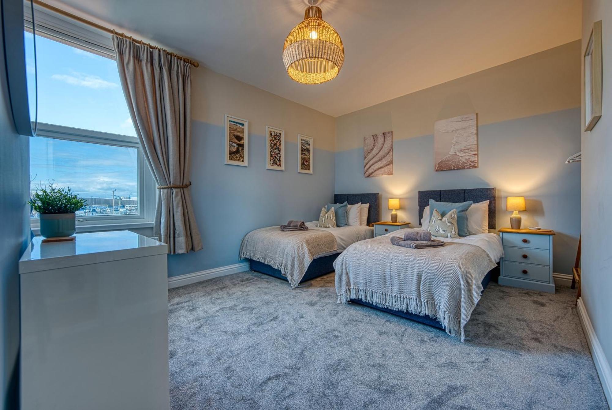 2 Bedrooms Modern, Stunning & Stylish Contractor House, Prime Portsmouth Location With Free Parking Permit, Summer Special Offer!! - By Blue Puffin Stays Екстериор снимка