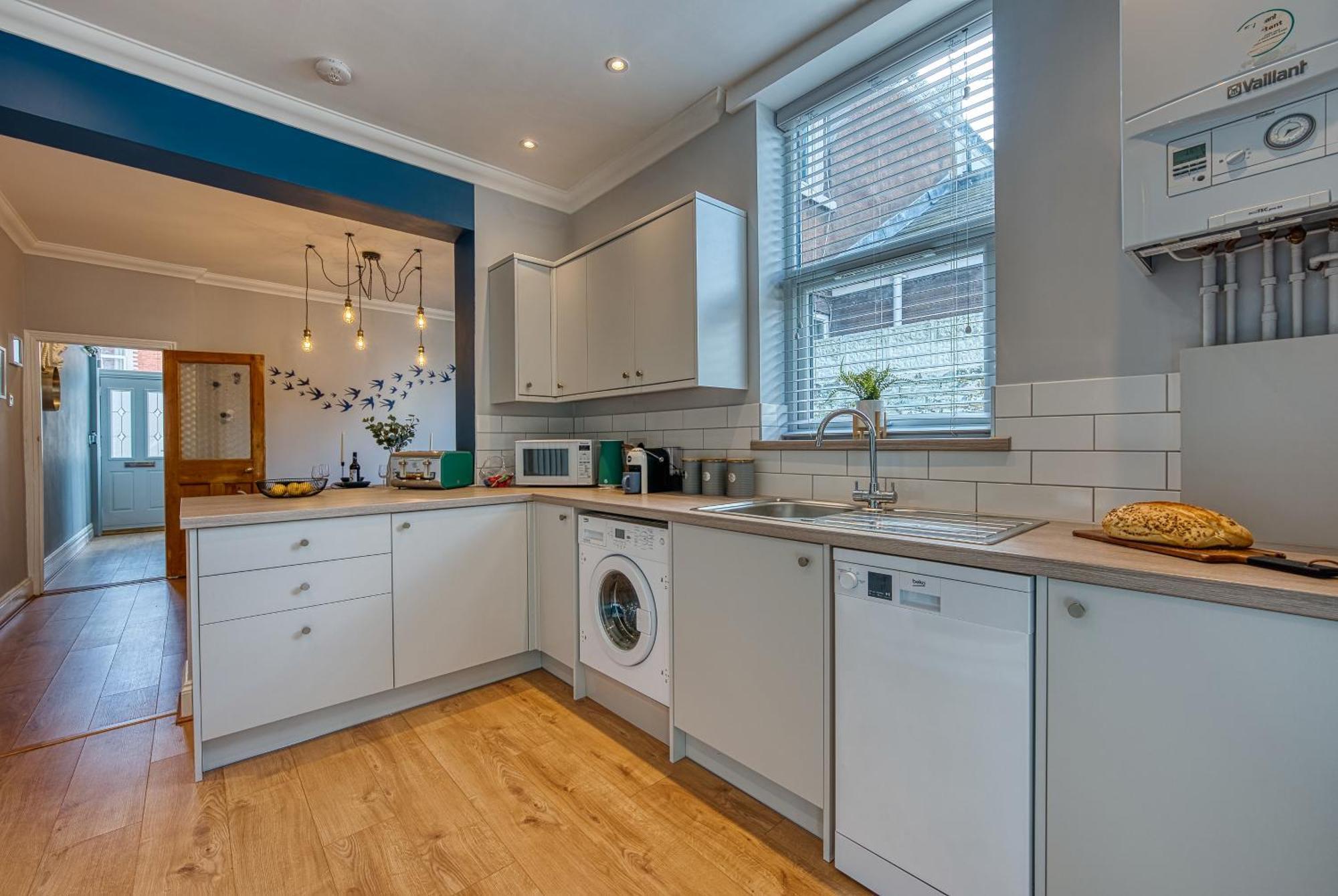 2 Bedrooms Modern, Stunning & Stylish Contractor House, Prime Portsmouth Location With Free Parking Permit, Summer Special Offer!! - By Blue Puffin Stays Екстериор снимка