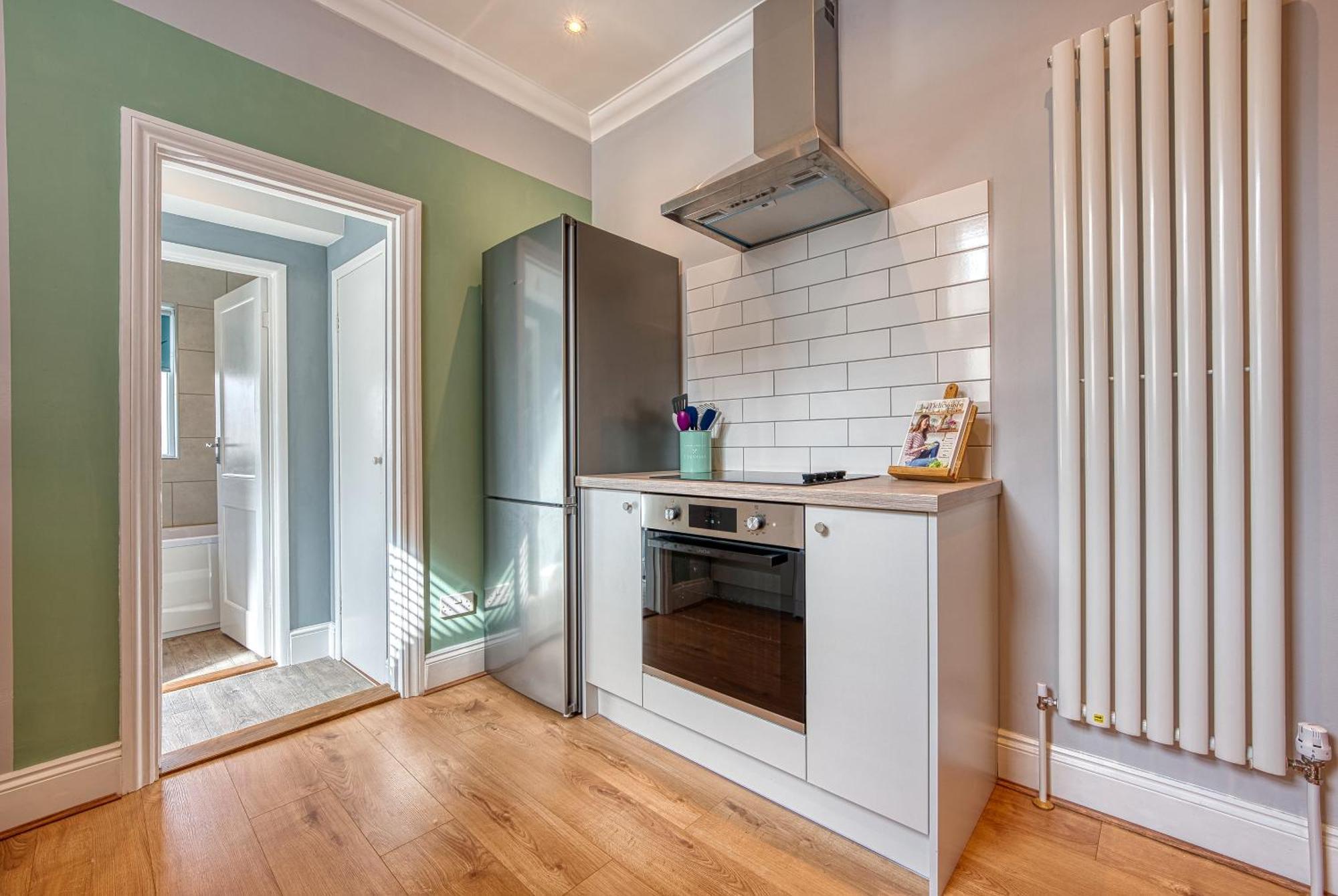 2 Bedrooms Modern, Stunning & Stylish Contractor House, Prime Portsmouth Location With Free Parking Permit, Summer Special Offer!! - By Blue Puffin Stays Екстериор снимка