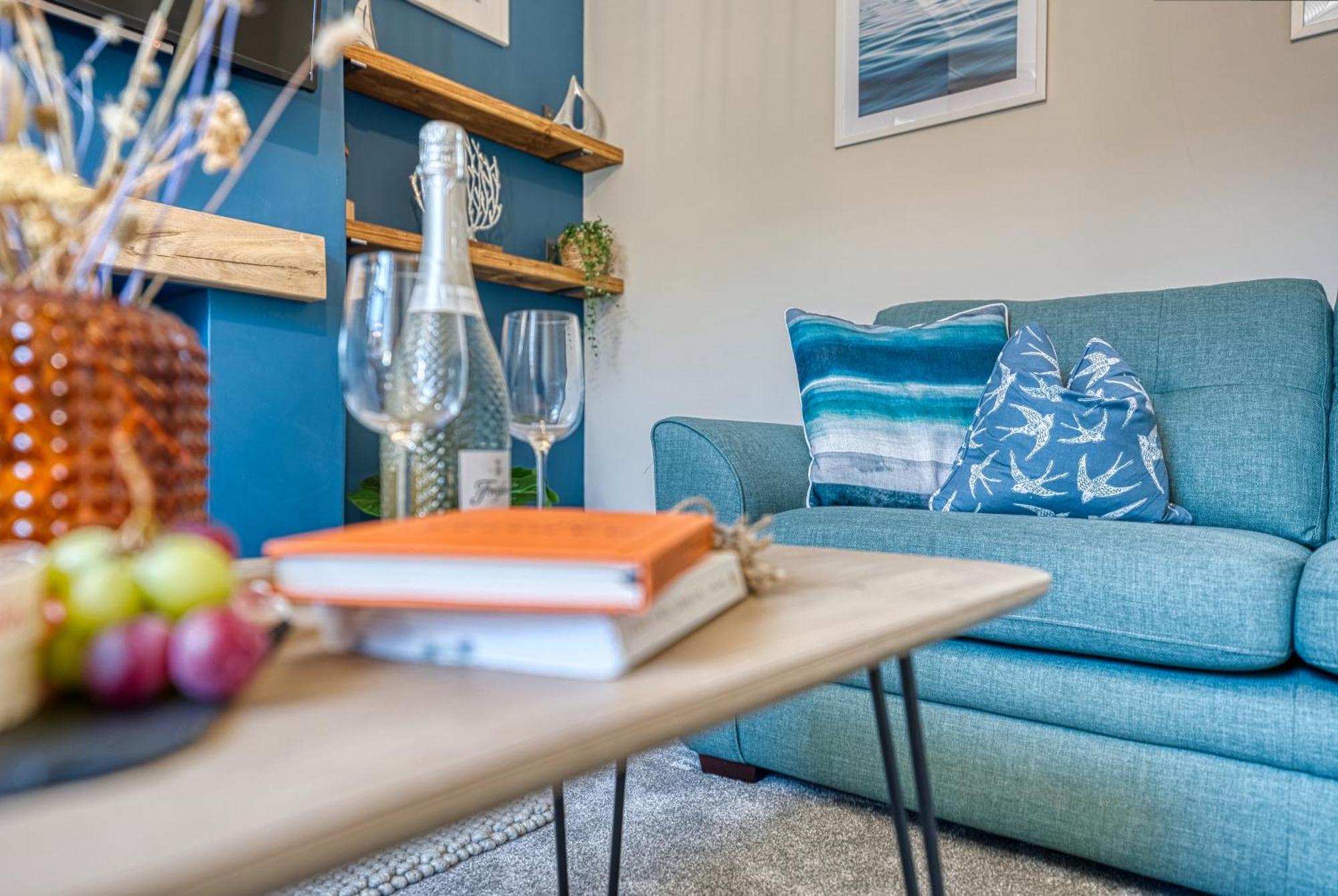 2 Bedrooms Modern, Stunning & Stylish Contractor House, Prime Portsmouth Location With Free Parking Permit, Summer Special Offer!! - By Blue Puffin Stays Екстериор снимка