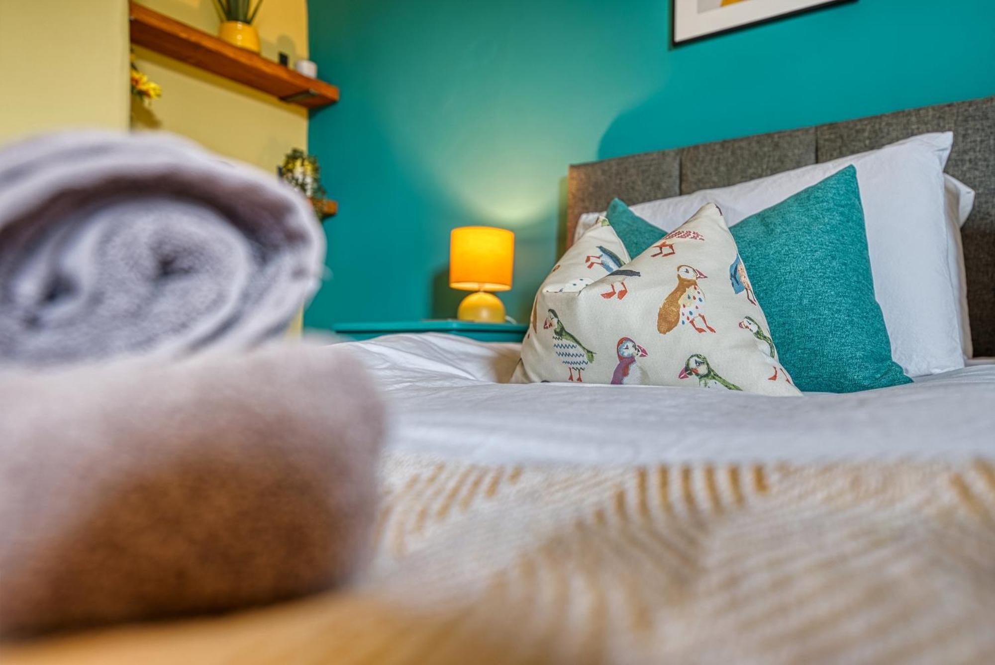 2 Bedrooms Modern, Stunning & Stylish Contractor House, Prime Portsmouth Location With Free Parking Permit, Summer Special Offer!! - By Blue Puffin Stays Екстериор снимка