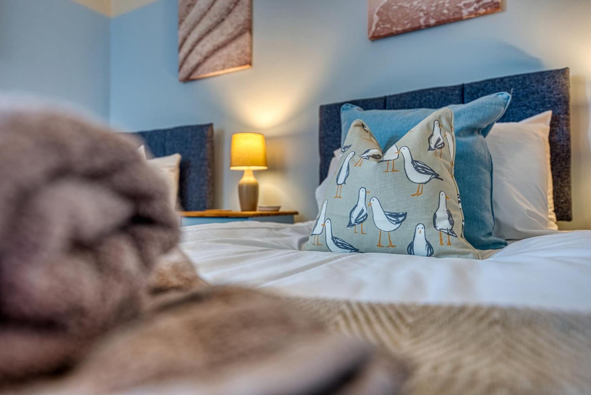 2 Bedrooms Modern, Stunning & Stylish Contractor House, Prime Portsmouth Location With Free Parking Permit, Summer Special Offer!! - By Blue Puffin Stays Екстериор снимка