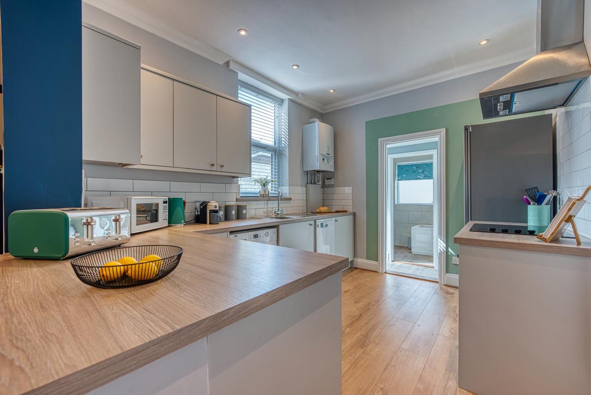 2 Bedrooms Modern, Stunning & Stylish Contractor House, Prime Portsmouth Location With Free Parking Permit, Summer Special Offer!! - By Blue Puffin Stays Екстериор снимка